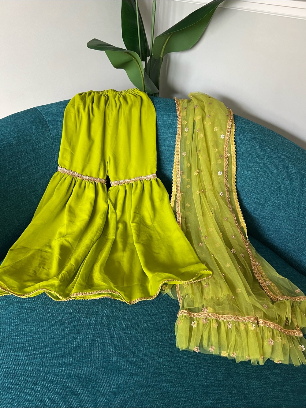 Brand new girls Sharara pants and dupatta.